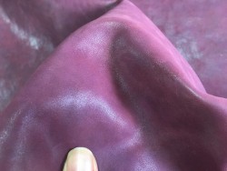 Peau de cuir de buffle végétal naturel bordeaux Cuir en stock