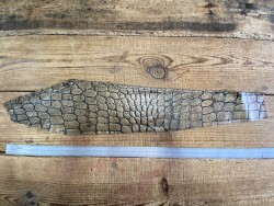 Morceau de cuir vachette impression crocodile vieil or Cuir en stock