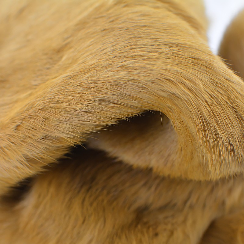 Peau lapin en poil fourrure jaune curry Cuir en Stock Peau lapin en poil fourrure jaune curry Cuir en Stock