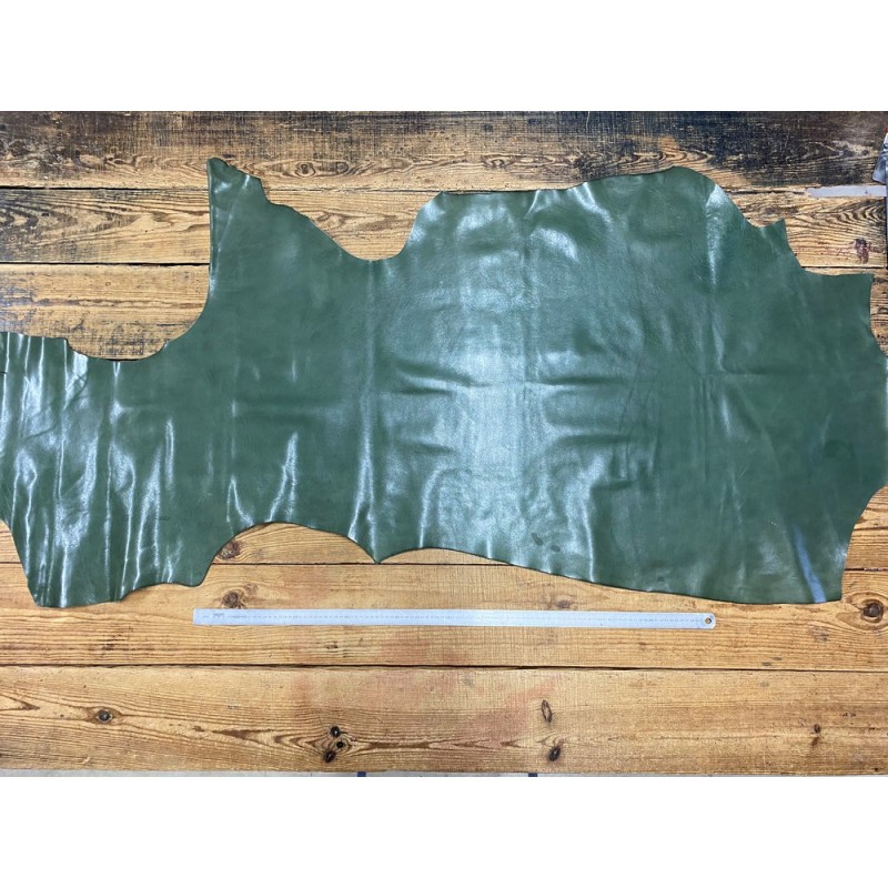 Demi-peau bande de cuir de buffle maroquinerie vert Cuir en Stock Demi-peau bande de cuir de buffle maroquinerie vert Cuir en Stock