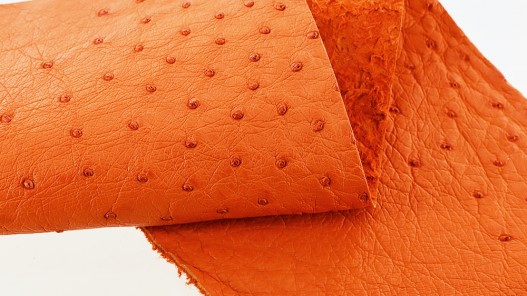Morceau de cuir d'autruche orange picots bijou accessoire luxe Cuir en stock