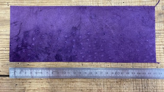 Envers morceau de cuir d'autruche violet cuirenstock