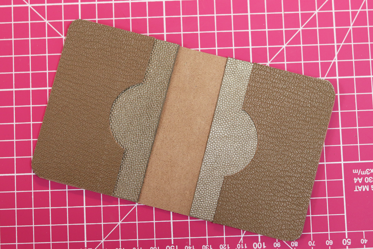DIY - Comment fabriquer un porte-cartes en cuir - Le tuto