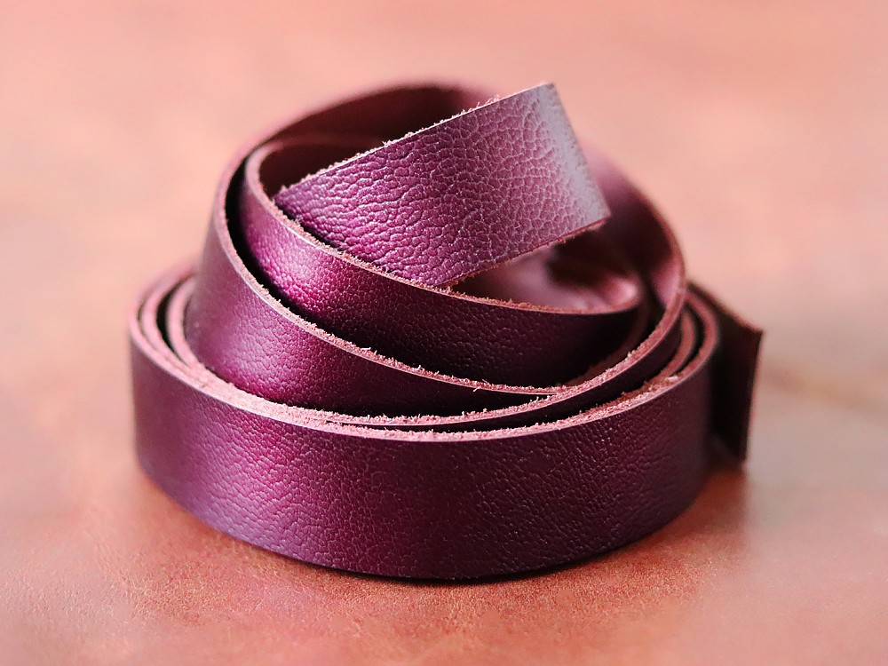 Bande de cuir souple 180 cm Prune Maroquinerie Cuir en Stock