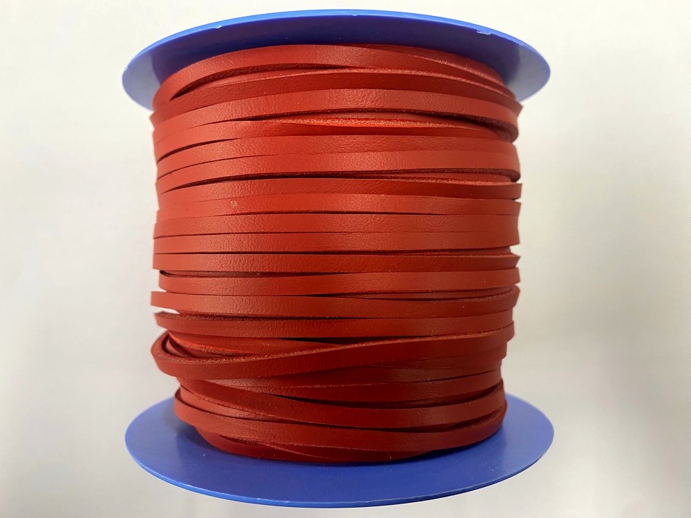 Lacet en cuir carre rouge largeur 3 mm vendu au metre Cuir en Stock