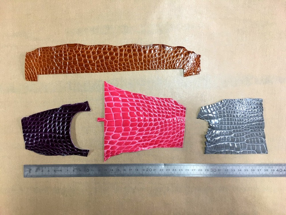 Lot De 10 Morceaux De Cuir De Crocodile Pour Création De Bijoux Et Artisanat - Diverses Couleurs