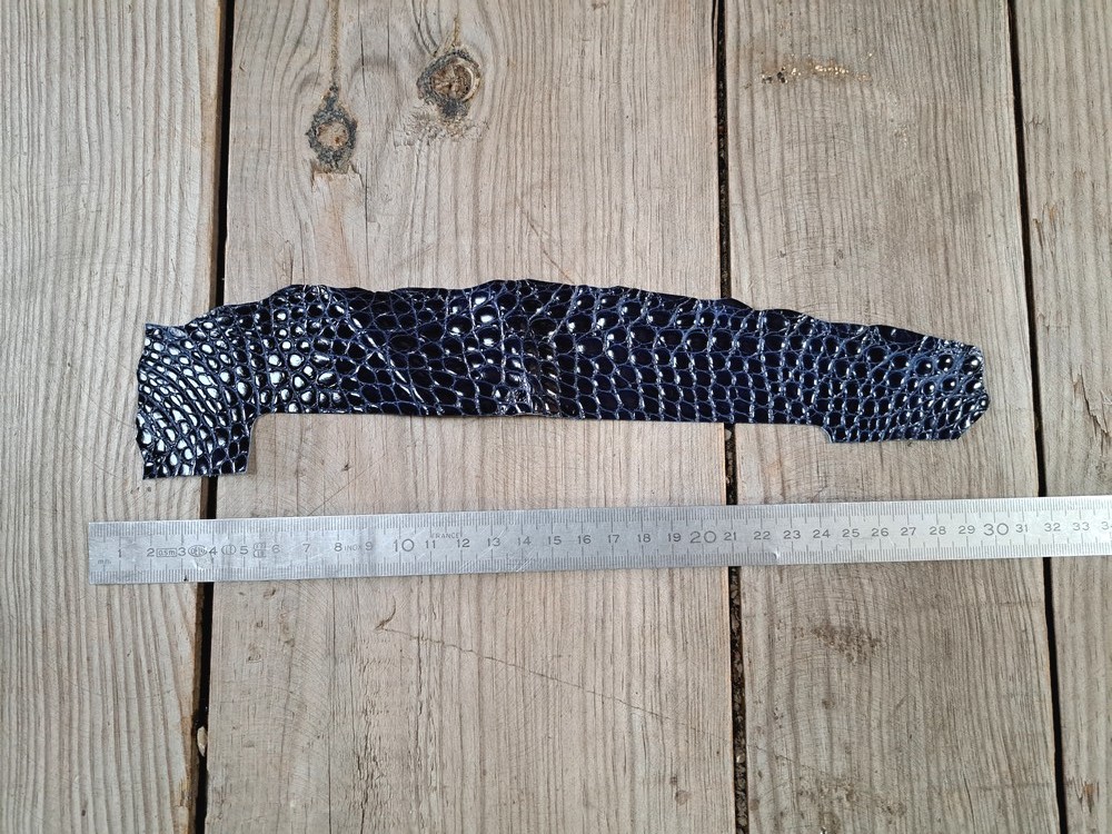Lot De 10 Morceaux De Cuir De Crocodile Pour Création De Bijoux Et Artisanat - Diverses Couleurs