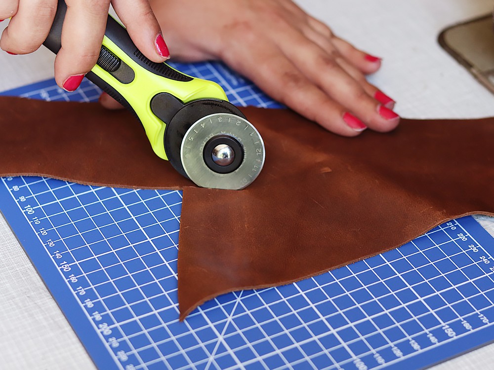 Outil Cuir DIY 4 En 1 Kit D'alène à Coudre En Cuir Ensemble De Couture à La Main Alène Manche Bois Poinçons
