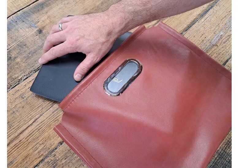 Tuto : fabriquer une pochette d’ordinateur en cuir 3-en-1