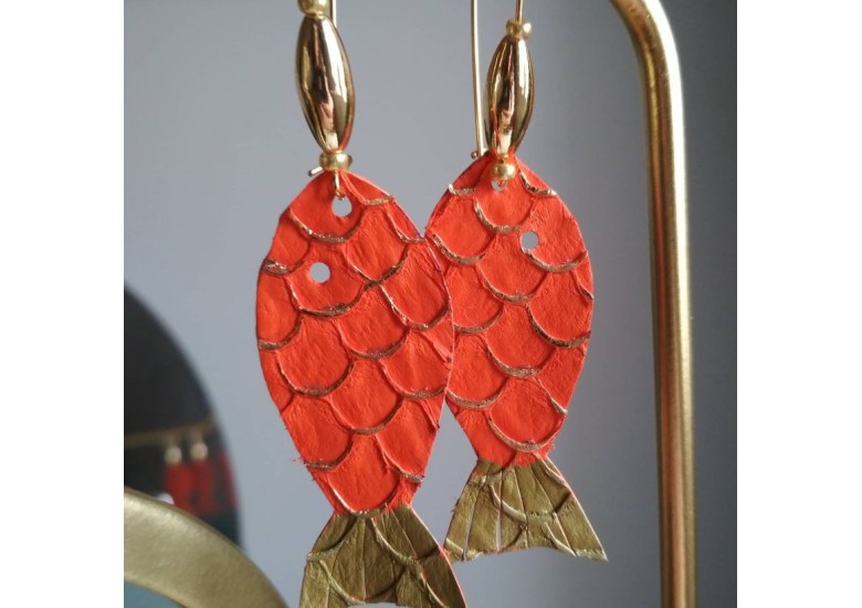 Les boucles d'oreilles en cuir de Tilapia de @laf_maroquinerie