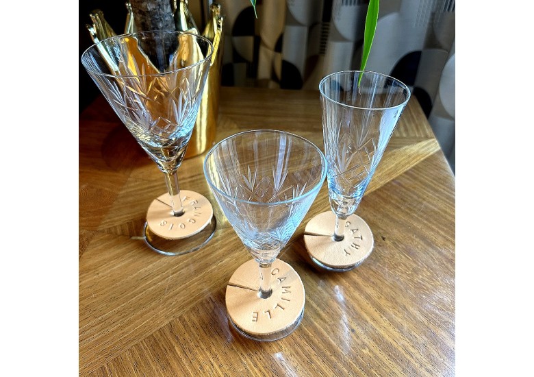 DIY : Réalisez des marques-verres en cuir élégants et personnalisables