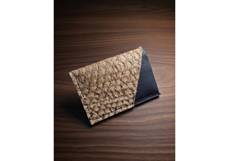 Tuto Porte-Carte Slim en Cuir de Poisson – DIY Maroquinerie Facile